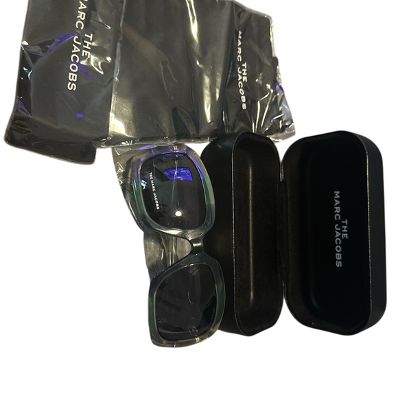 Marc Jacobs Black Sunglasses with Case - Picture 1 of 2